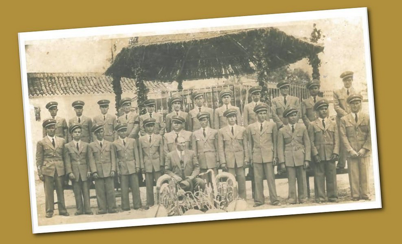 Fotografia antiga da banda (arquivo histórico)